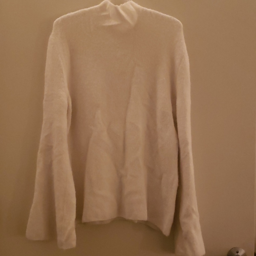 Mock turtle neck sweater with accents sleeves
